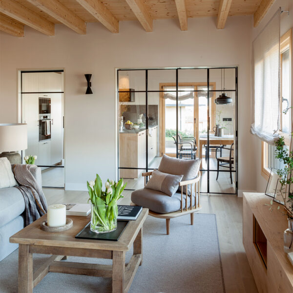 Imagen de cabecera. Salón rústico, pero vialmente, muy limpio y actual. Interiorismo y decoración en una casa pasiva o passive house. Natalia Zubizarreta Interiorismo. Vizcaya.